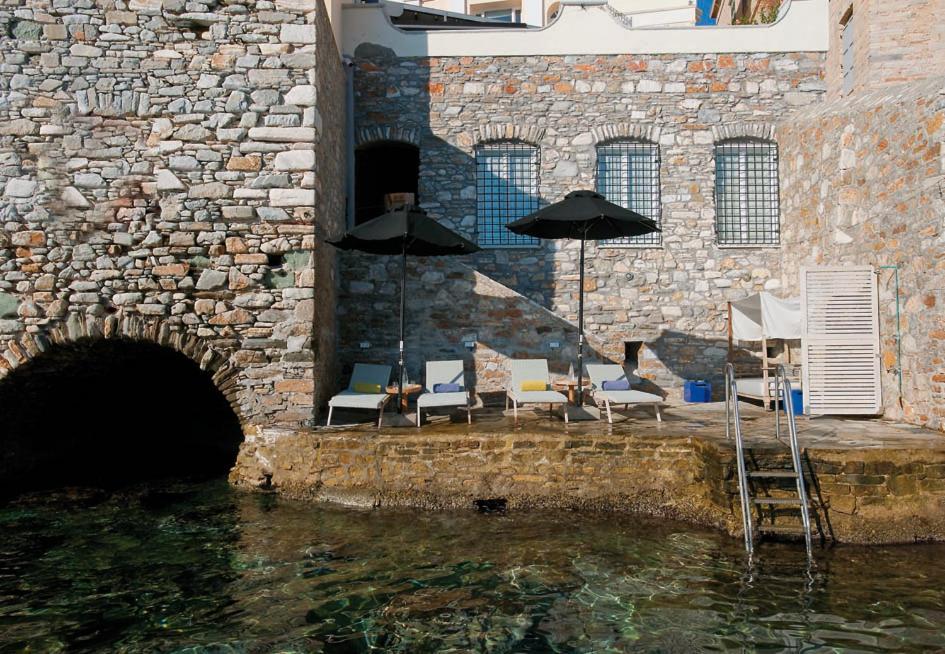 Hotel Ploes Ermupoli Exteriér fotografie